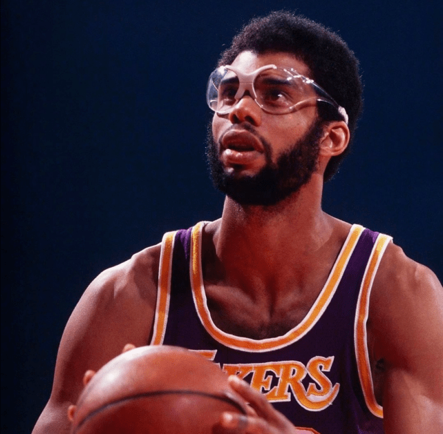 九游-风云突变！瓦伦西亚窗口期迎来里程碑，德甲版图或变，球迷炸锅，更衣室氛围转暖的简单介绍